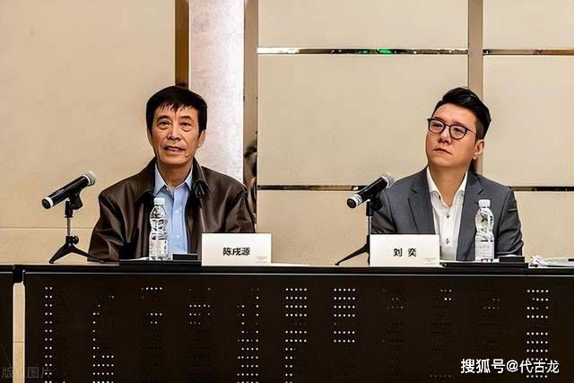王小鲁:也许我做了太多联想了?张念:就要随意联想，哪个角度都可以，尽量多地打开中国话语的黑匣子。